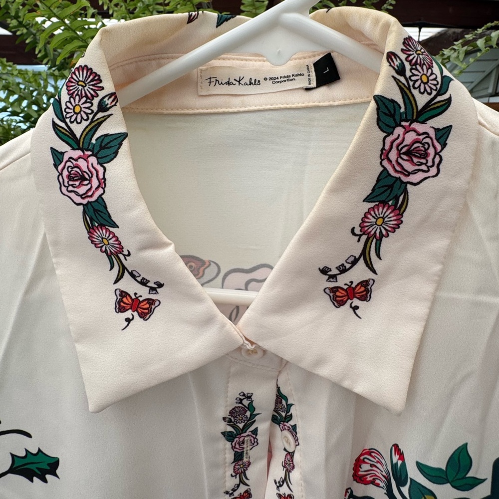 🎨 Frida Kahlo Silk Button-Up Shirt – Women’s Large 🎨 - Picture 8 of 8